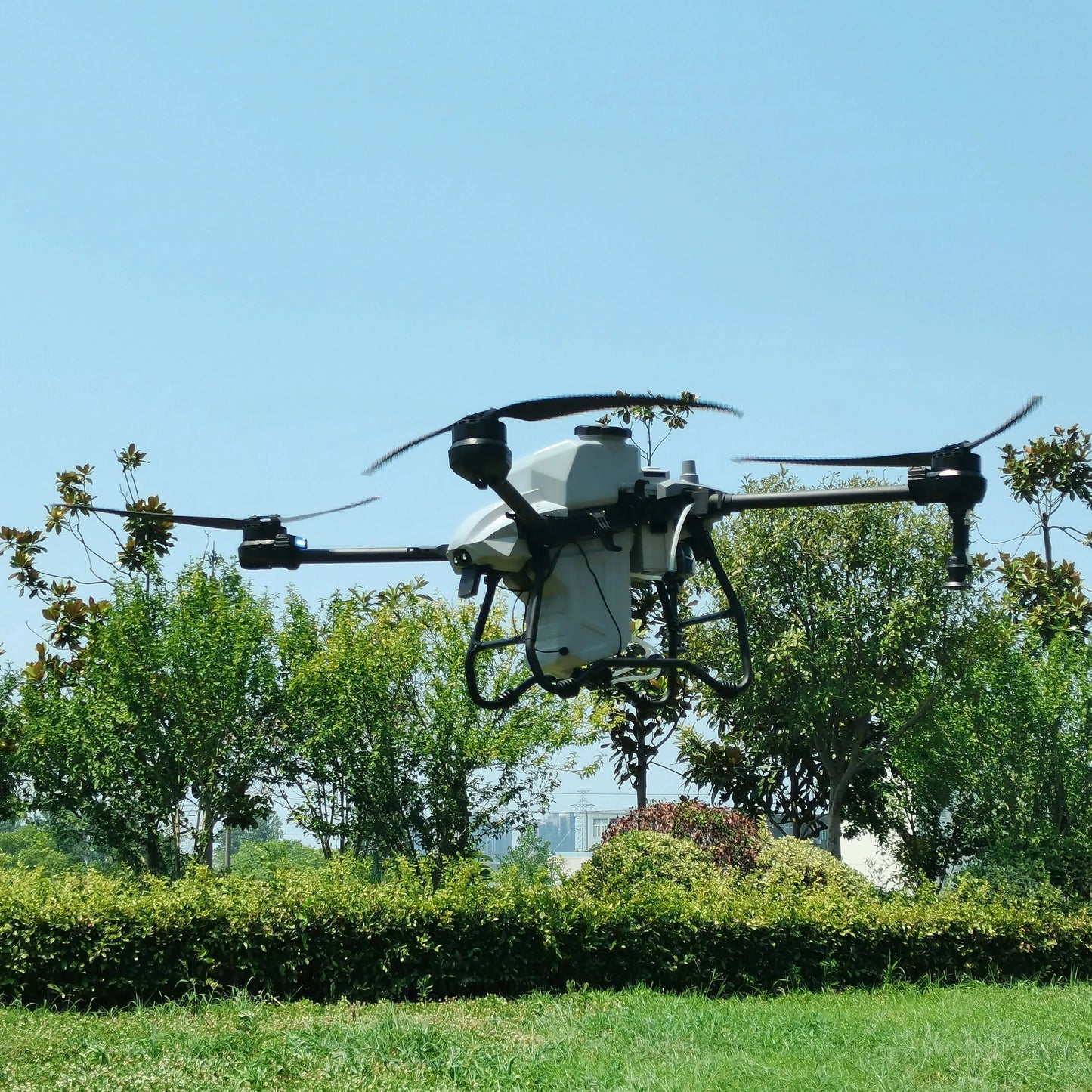 4 Axis Agricultural Spraying Drones Agriculture Farm Sprayer M Series 2 Or 4 Centrifugal Nozzle