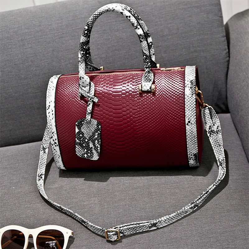 Women's Bag 2025 Fashion New Bag Large Capacity Bag Fashion Tote Bag Travel Shopping Leisure Commuting Bag Can Be Hand-Held Hand
