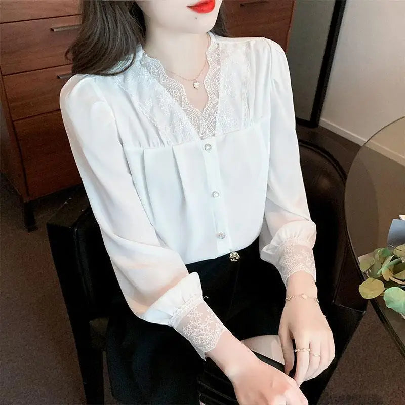 Women's Clothing White Chiffon Blouse Spring New V-Neck Lace Detail High-End Unique Design Feminine Layering Top