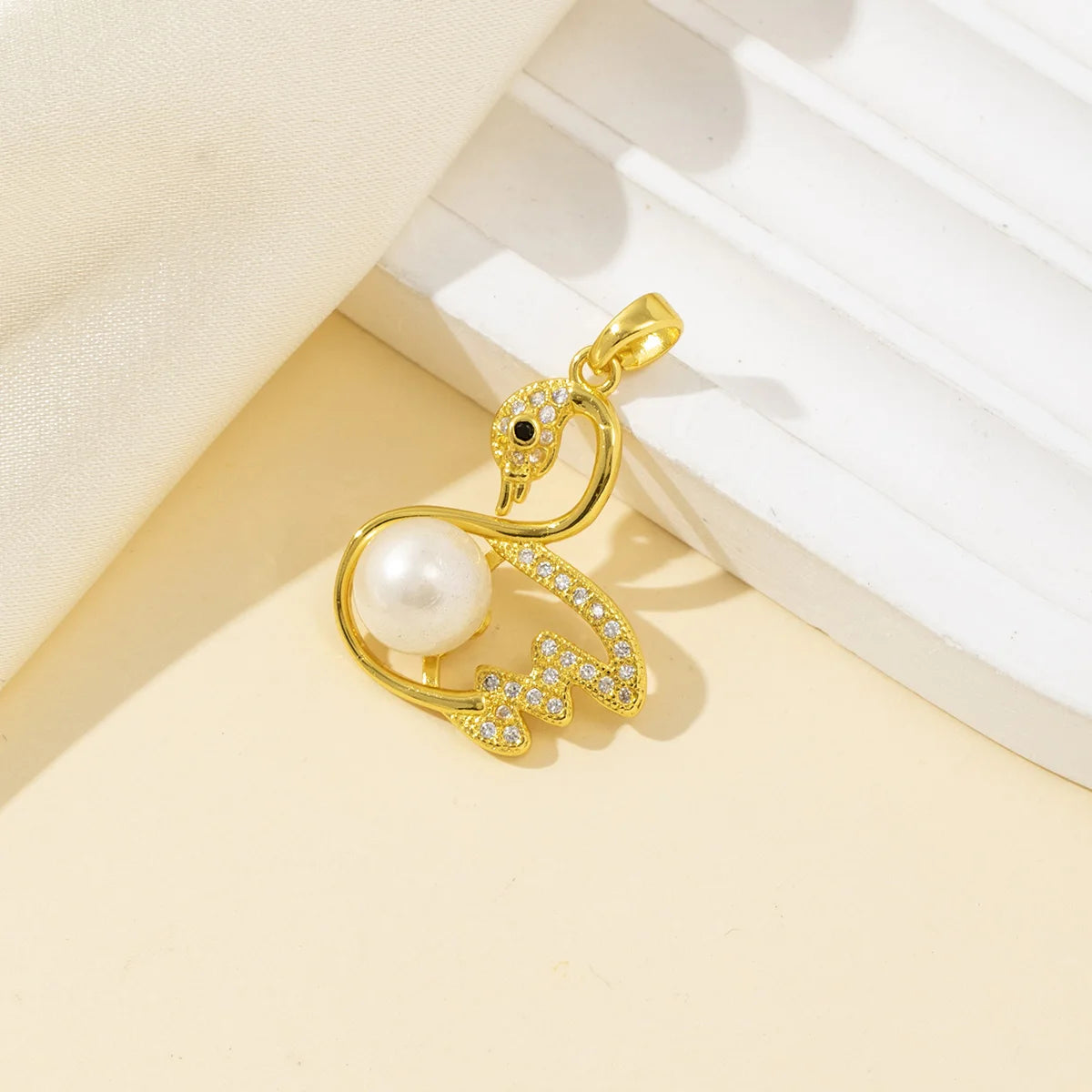Simple and Luxurious Pearl Woman's Pendant Fashion Design Sense Swan Pendant for DIY women Necklace jewelry Making Accessories