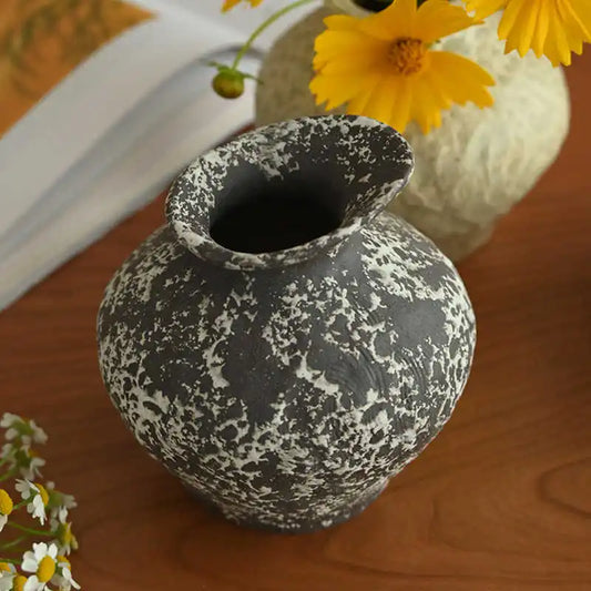 High Quality Japanese Style Ceramic Vases Daily Desktop Decorative Ornament Vintage Coarse Earthenware Homestay Vases