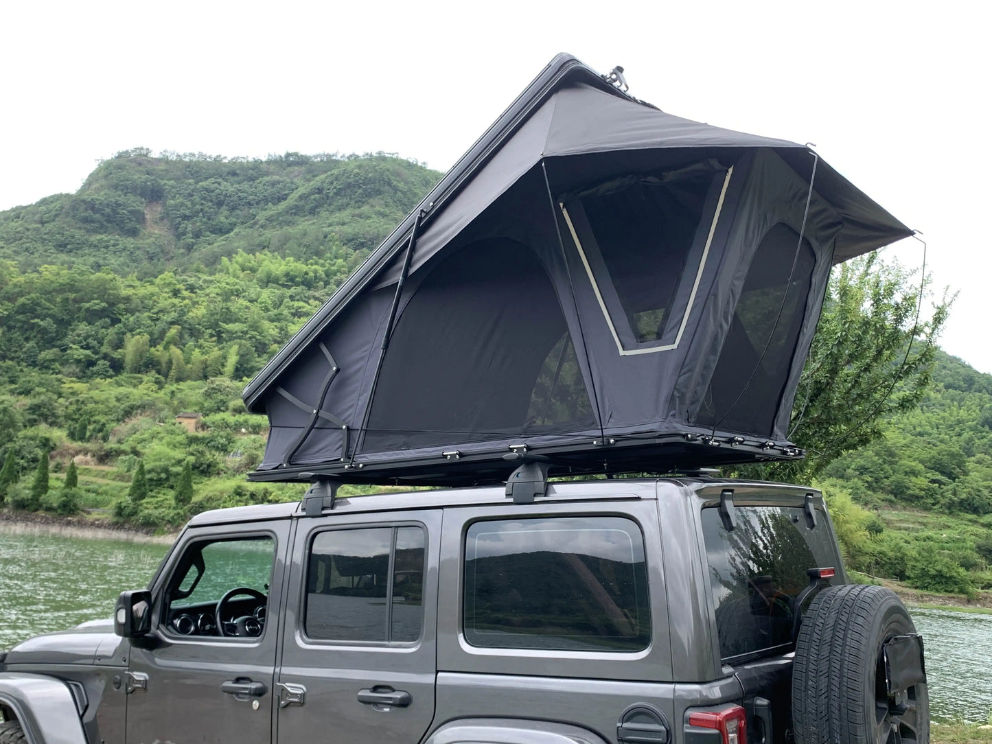 Car Tent 4x4 4WD F150 Large 4 Person XL Hardtop Rooftop Tent With Skylight Hard Shell Roof Top Tent Outdoor Camping Tent