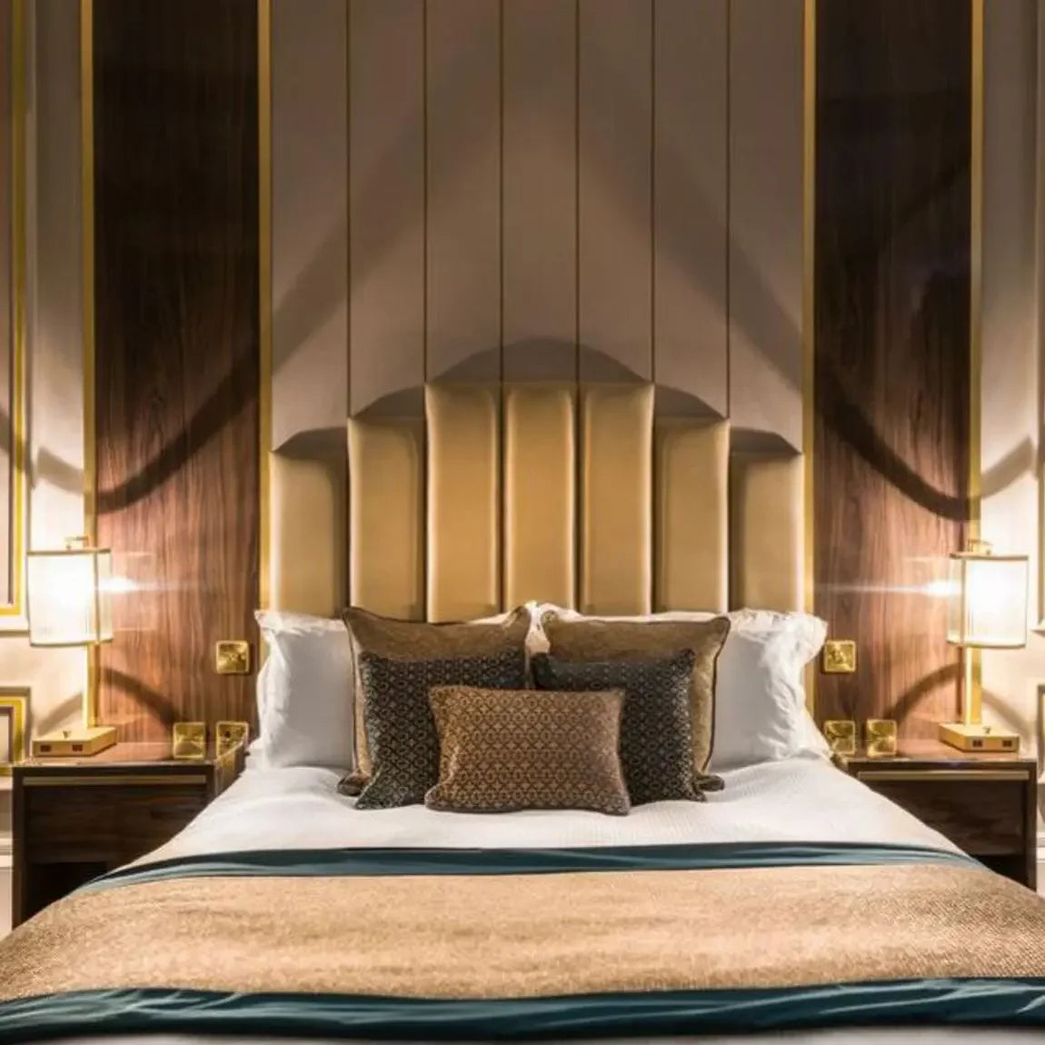 Hot selling italian master king queen size bed hotel furniture bedroom set 5 star royal luxury