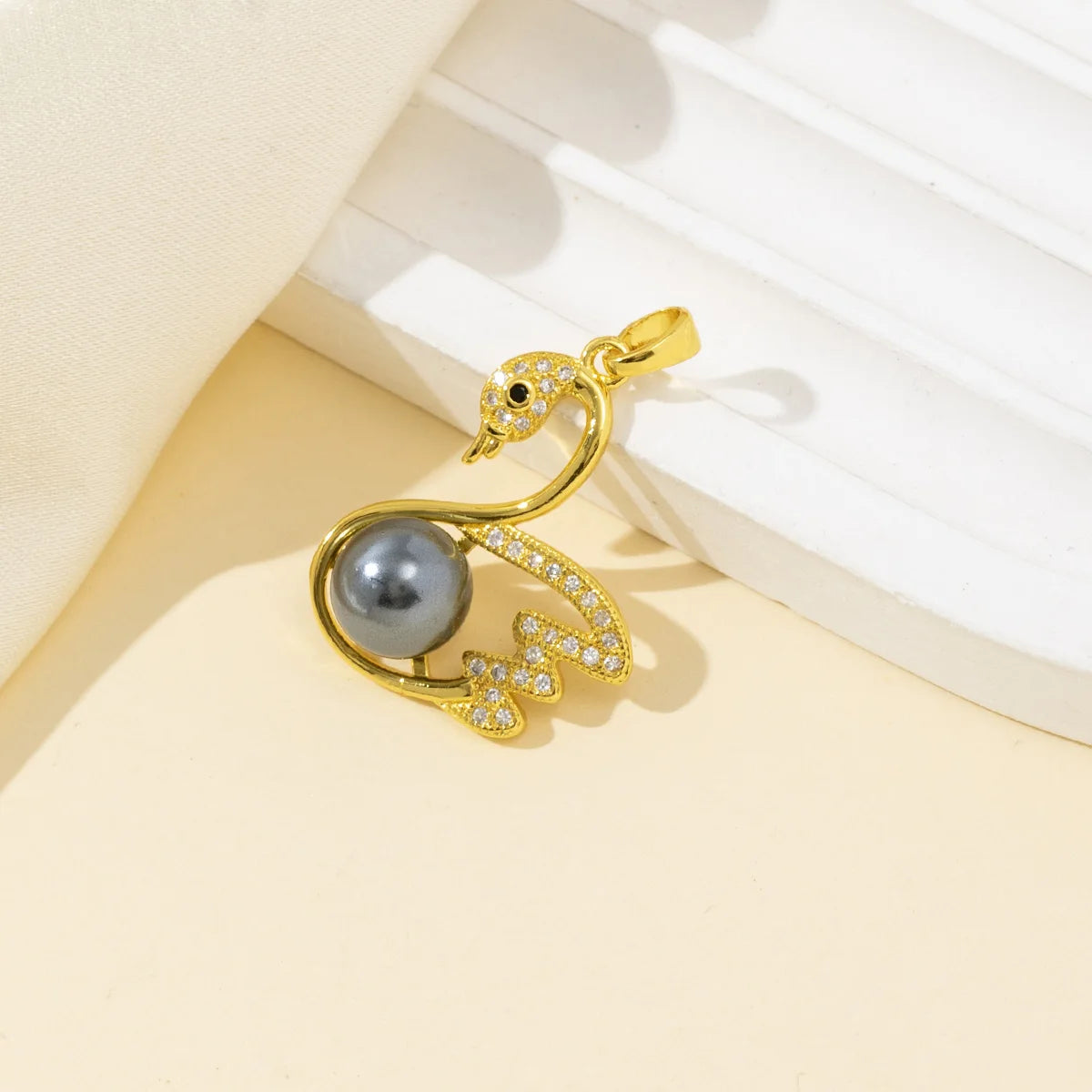 Simple and Luxurious Pearl Woman's Pendant Fashion Design Sense Swan Pendant for DIY women Necklace jewelry Making Accessories